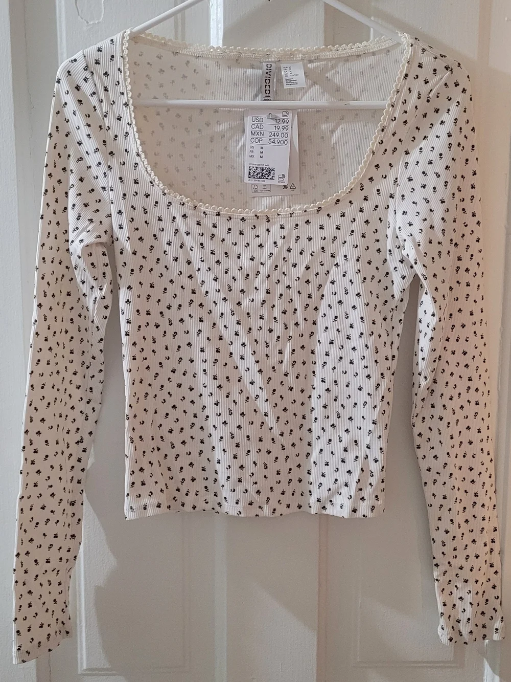 H&M Divided Ribbed Long Sleeve Scoop Neck Floral Top Lace Trim NWT Medium